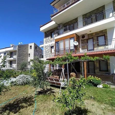 Villa Datca Oezbel'De Genis Bahceli Ferah Ev *