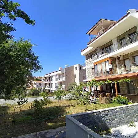 Datca Oezbel'De Genis Bahceli Ferah Ev Villa Datça