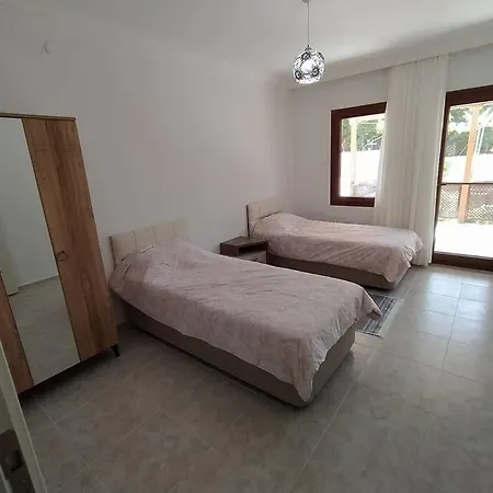 Datca Oezbel'De Genis Bahceli Ferah Ev Villa *