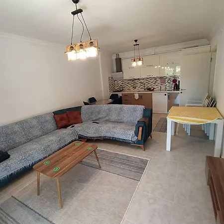 Villa Datca Oezbel'De Genis Bahceli Ferah Ev *